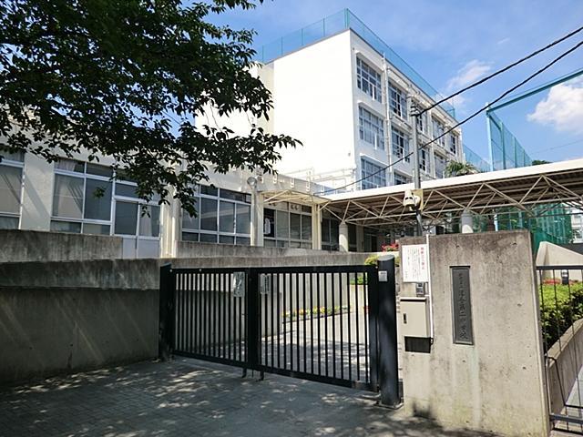Junior high school. 814m to Shinjuku Ward Ochiai second junior high school
