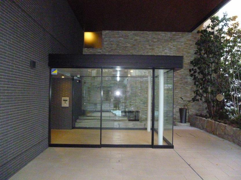 Entrance. Common areas