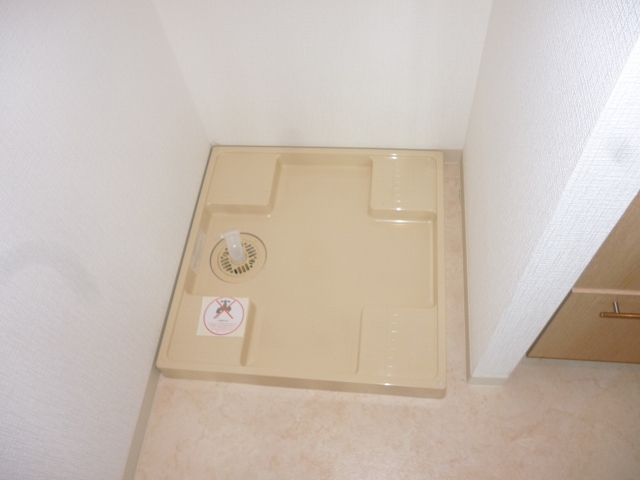Washroom. RESIDIA Ichigaya indoor washing machine Storage