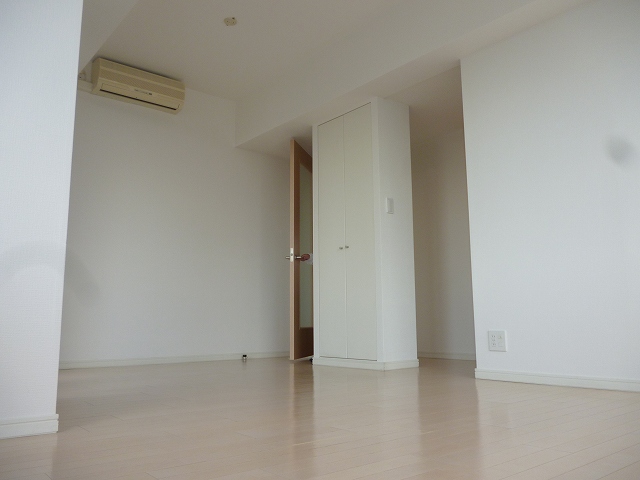 Living and room. RESIDIA Ichigaya of living