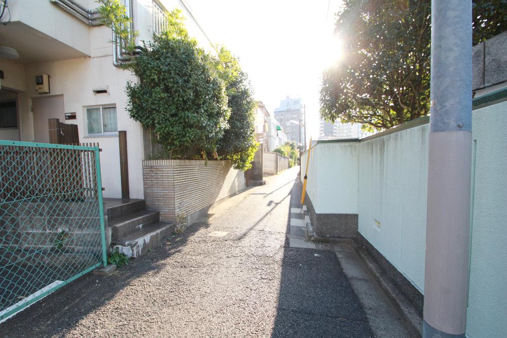 Local photos, including front road. Everyone will be assembling a floor plan your family in a good location in the quiet residential area. 