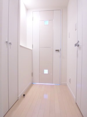 Entrance. Entrance dimple key