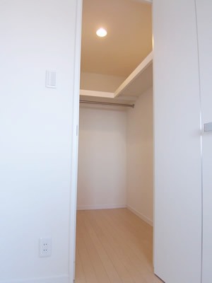 Receipt. Walk-in closet