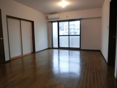 Living and room. 16 Pledge or more of the living room