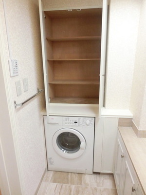 Washroom. It is with dryer