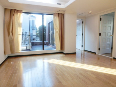 Living and room. Day good rooms