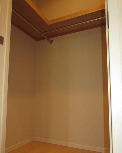 Receipt. Walk-in closet