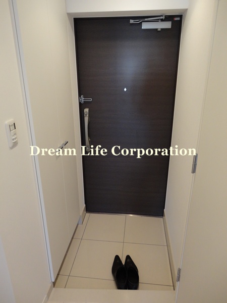 Entrance. ※ In fact the we use the photos in the same building may be different.