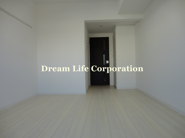 Living and room. ※ In fact the we use the photos in the same building may be different.
