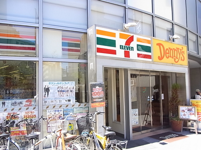 Convenience store. Seven-Eleven Shinjuku Ochiai Station store up (convenience store) 441m
