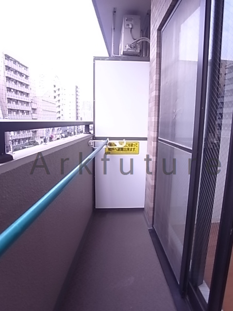 Balcony. Balcony there! 