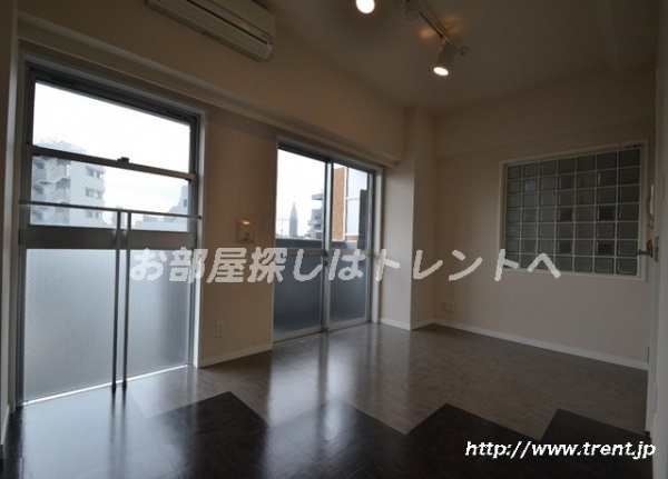 Living and room. It is a reference photograph of 1K (another type) of the same building.