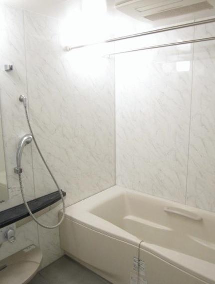 Bathroom. Indoor (11 May 2013) Shooting