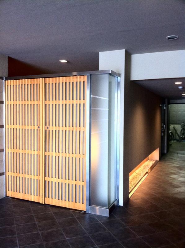 Entrance. Common areas