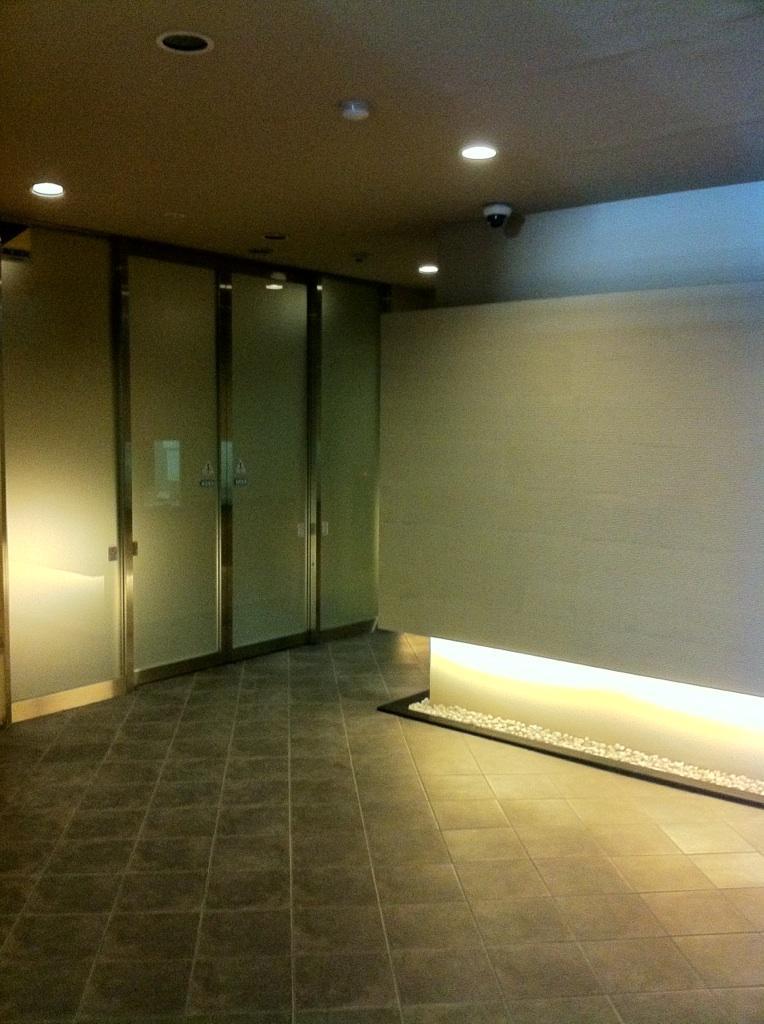Entrance. Common areas
