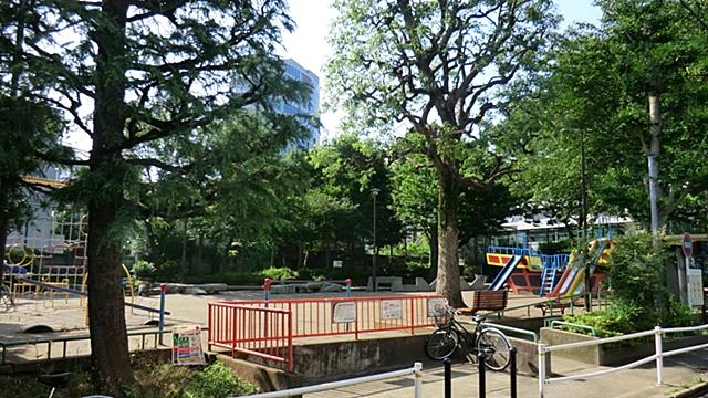 park. 125m until Kamiochiai Nishikoen