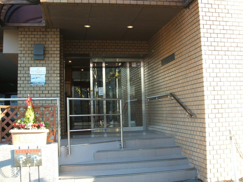 Entrance. Local (12 May 2013) Shooting