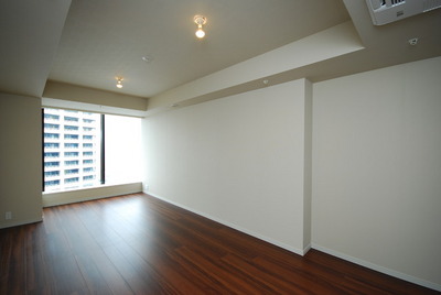 Living and room. It utilizes a photograph of the same building, It might differ from the actual.