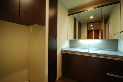 Washroom. It utilizes a photograph of the same building, It might differ from the actual.