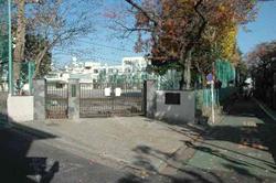 Junior high school. Ushigome 700m until the second junior high school