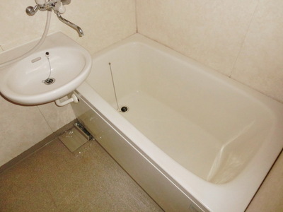 Bath. Comfortable bus