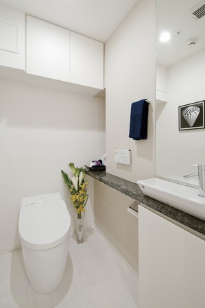 Directions to the model room (a word from the person in charge)