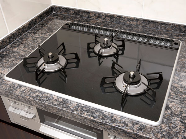 Kitchen.  [Safety stove with a temperature control function] To all of the burner part, Sensing the temperature of the pan bottom to prevent the ignition of the oil will have a "Si sensor". Also it is with a scorching fire function.  ※ Except for the grill part.