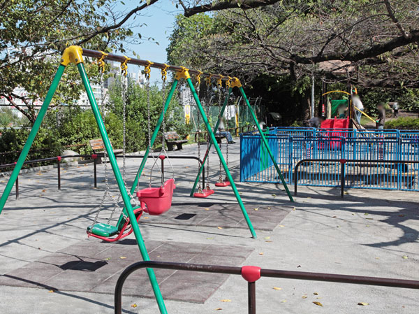 Surrounding environment. Sotobori park (8-minute walk ・ About 620m)