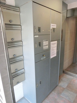 Other common areas. E-mail BOX & is with home delivery BOX