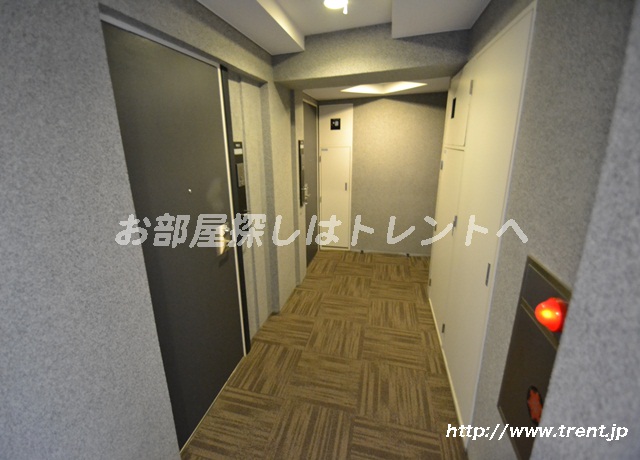 Other common areas. Inner hallway