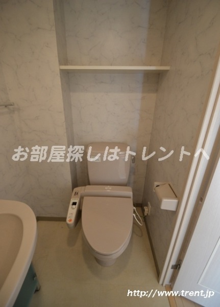 Toilet. We are using a photo of the room of 1K type of the same building. As reference
