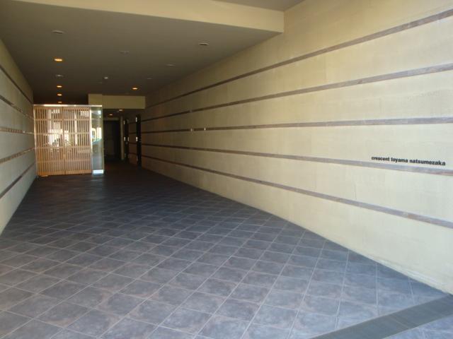 Entrance. Local (11 May 2013) Shooting