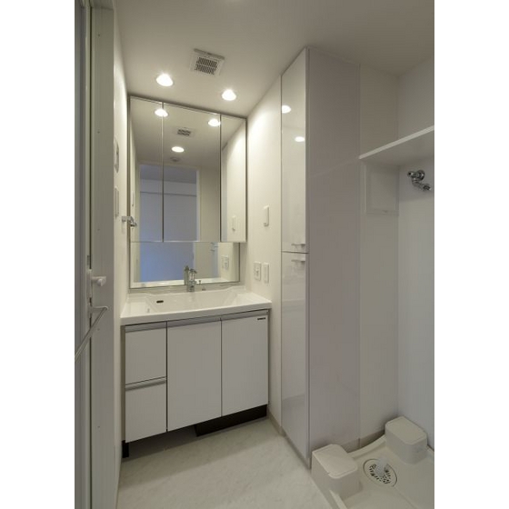 Washroom. Independent wash basin