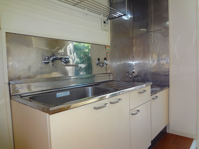 Kitchen. Gasukitchin two-necked Allowed