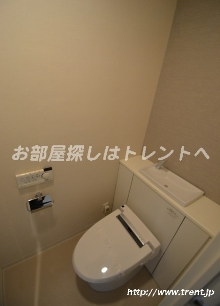 Toilet. Is a reference photo of the sixth floor of the same building 1R (another type)