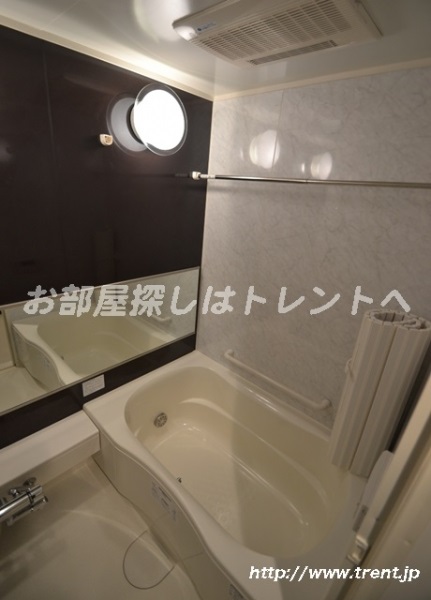 Bath. Is a reference photo of the sixth floor of the same building 1R (another type)