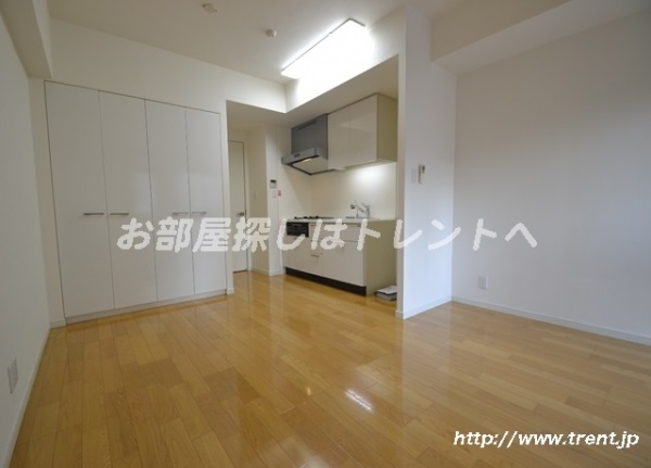 Living and room. Is a reference photo of the sixth floor of the same building 1R (another type)