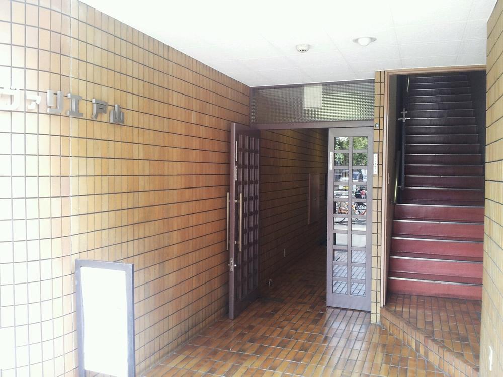 Entrance. Common area (October 2013) Shooting