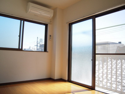 Living and room. Room 1