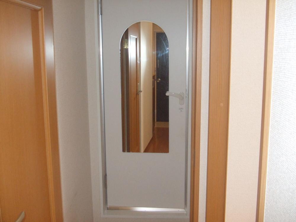 Other introspection. Hallway door