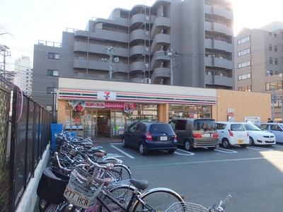 Convenience store. Seven-Eleven (convenience store) to 200m