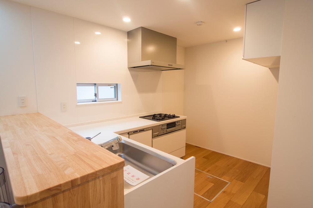 Kitchen. Indoor (11 May 2013) Shooting