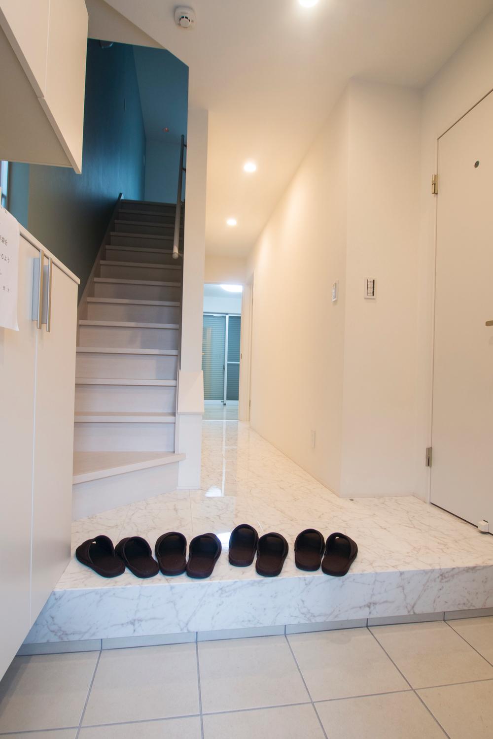 Entrance. Local (11 May 2013) Shooting