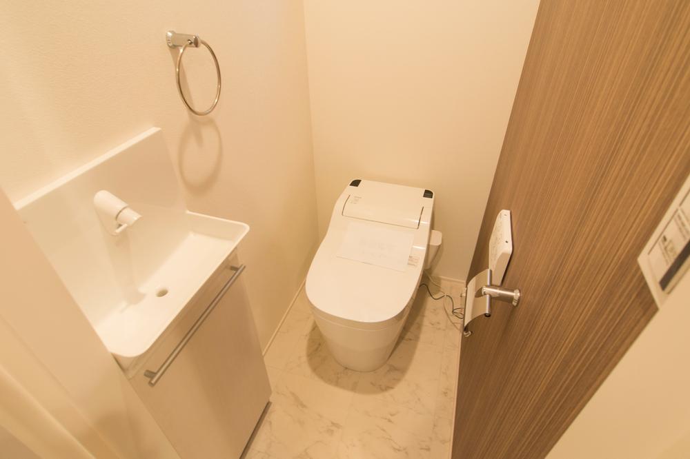 Toilet. Indoor (11 May 2013) Shooting