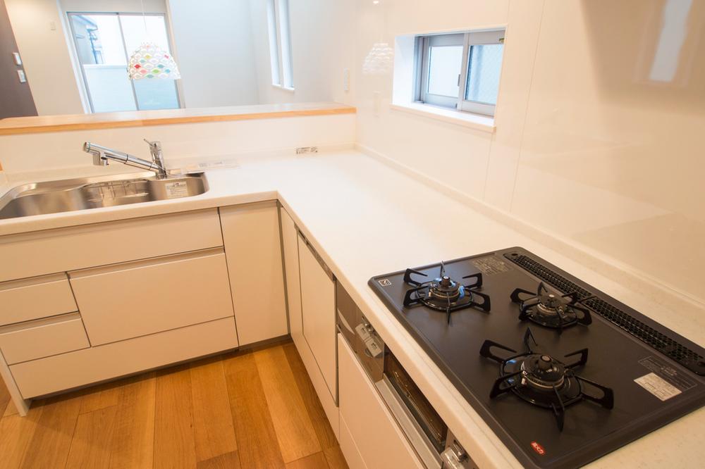 Kitchen. Indoor (11 May 2013) Shooting