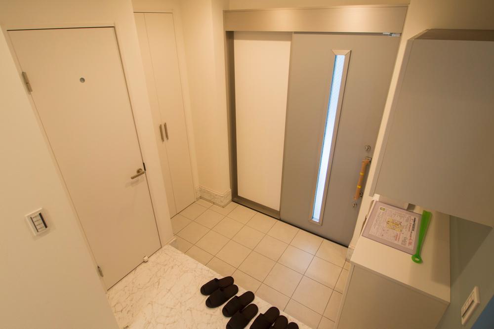 Entrance. Local (11 May 2013) Shooting