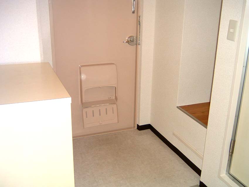 Entrance. Furniture for the model room, Furniture is not included in the rent common expenses