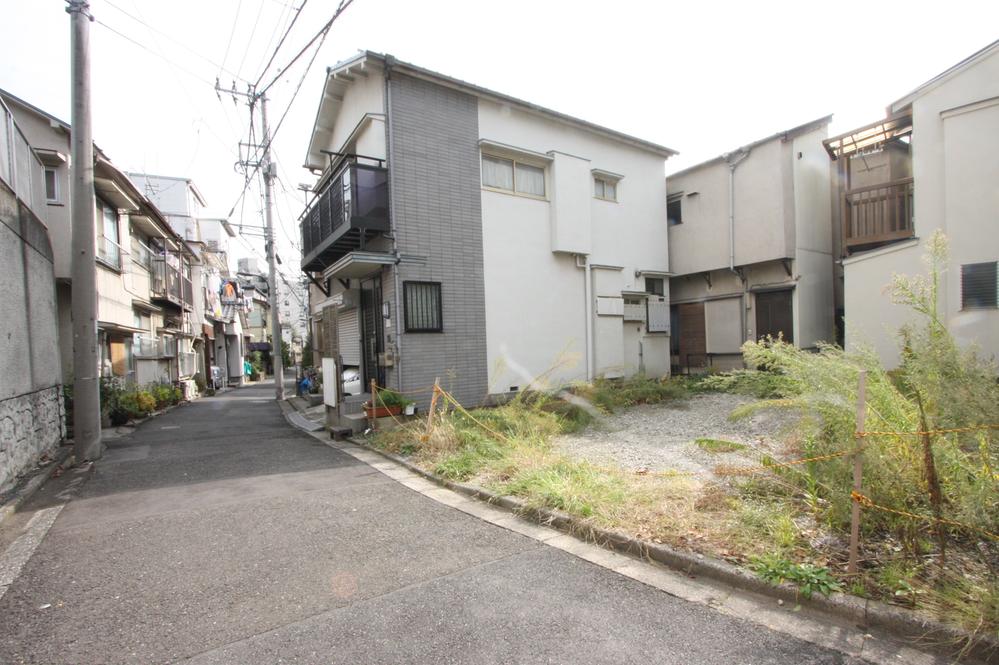 Local photos, including front road. Local (10 May 2013) Shooting