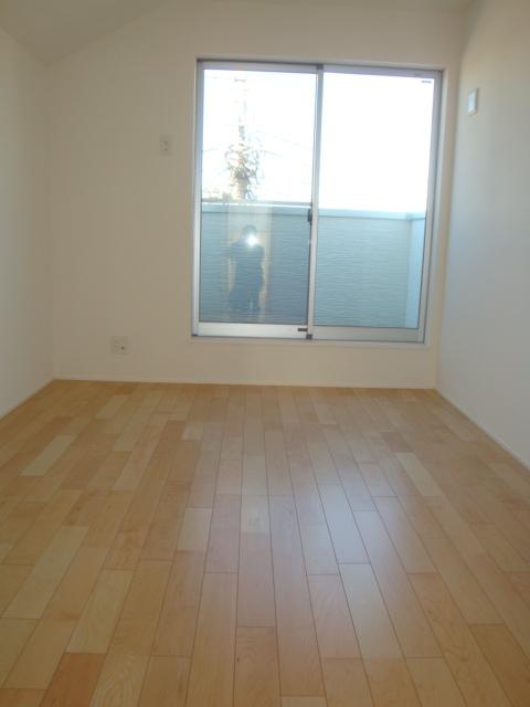 Non-living room. Indoor (12 May 2013) Shooting