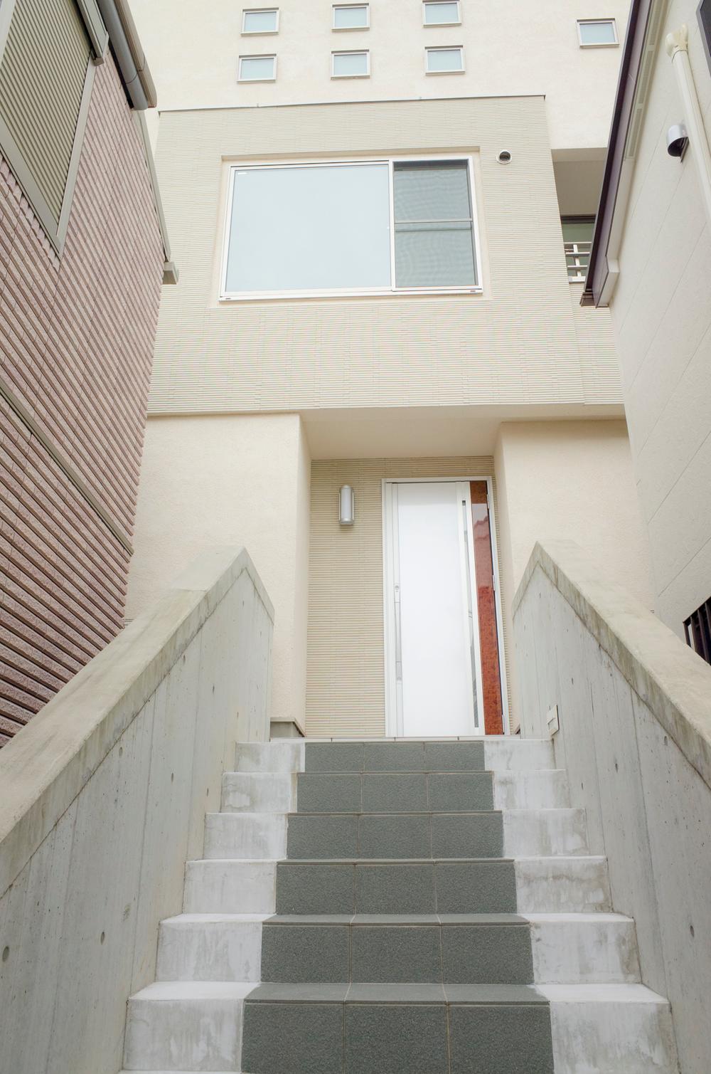 Local appearance photo. Local (11 May 2013) Shooting